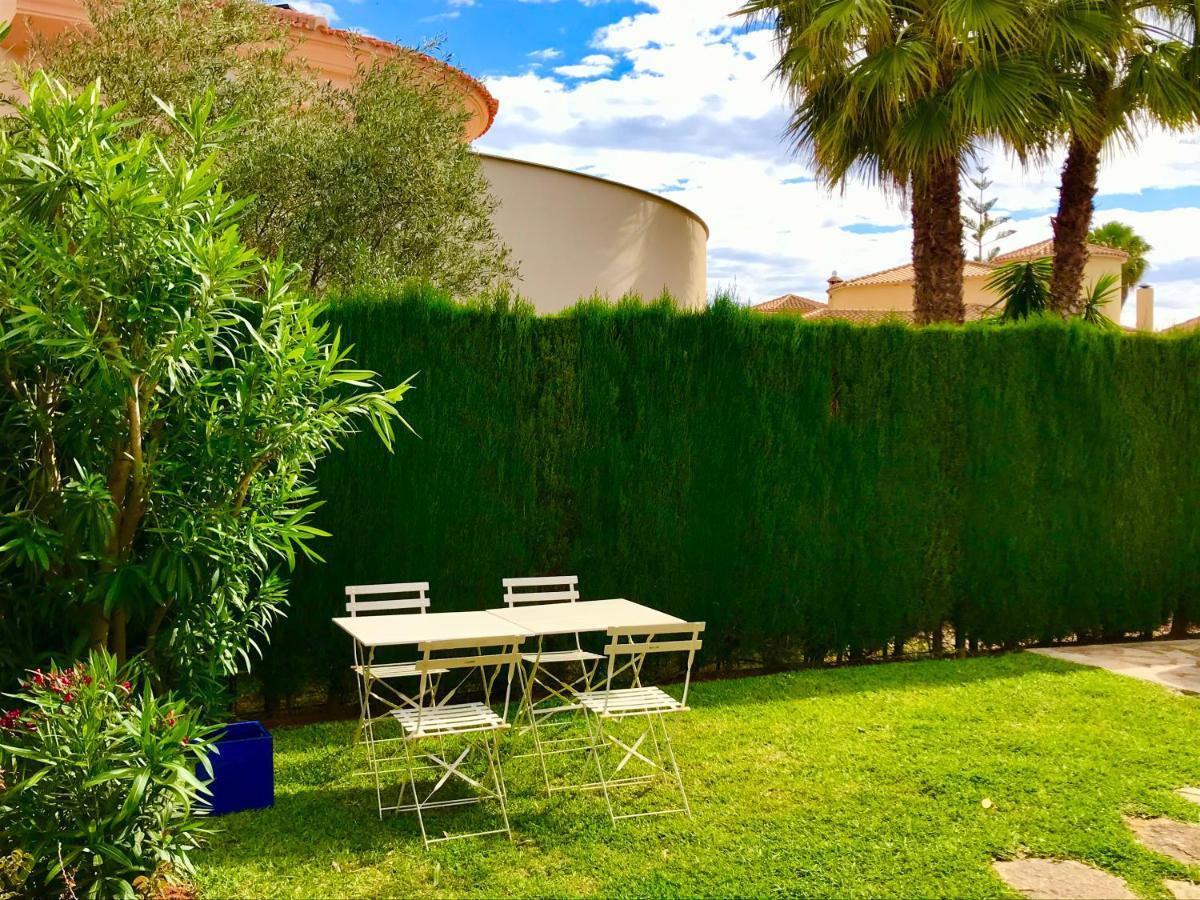 Villa en Oliva Nova, jardín privado a 100m de la playa Exterior foto